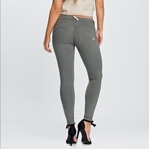 Freddy Jeans Mid Rise 7/8 Length - Grey. Brand New